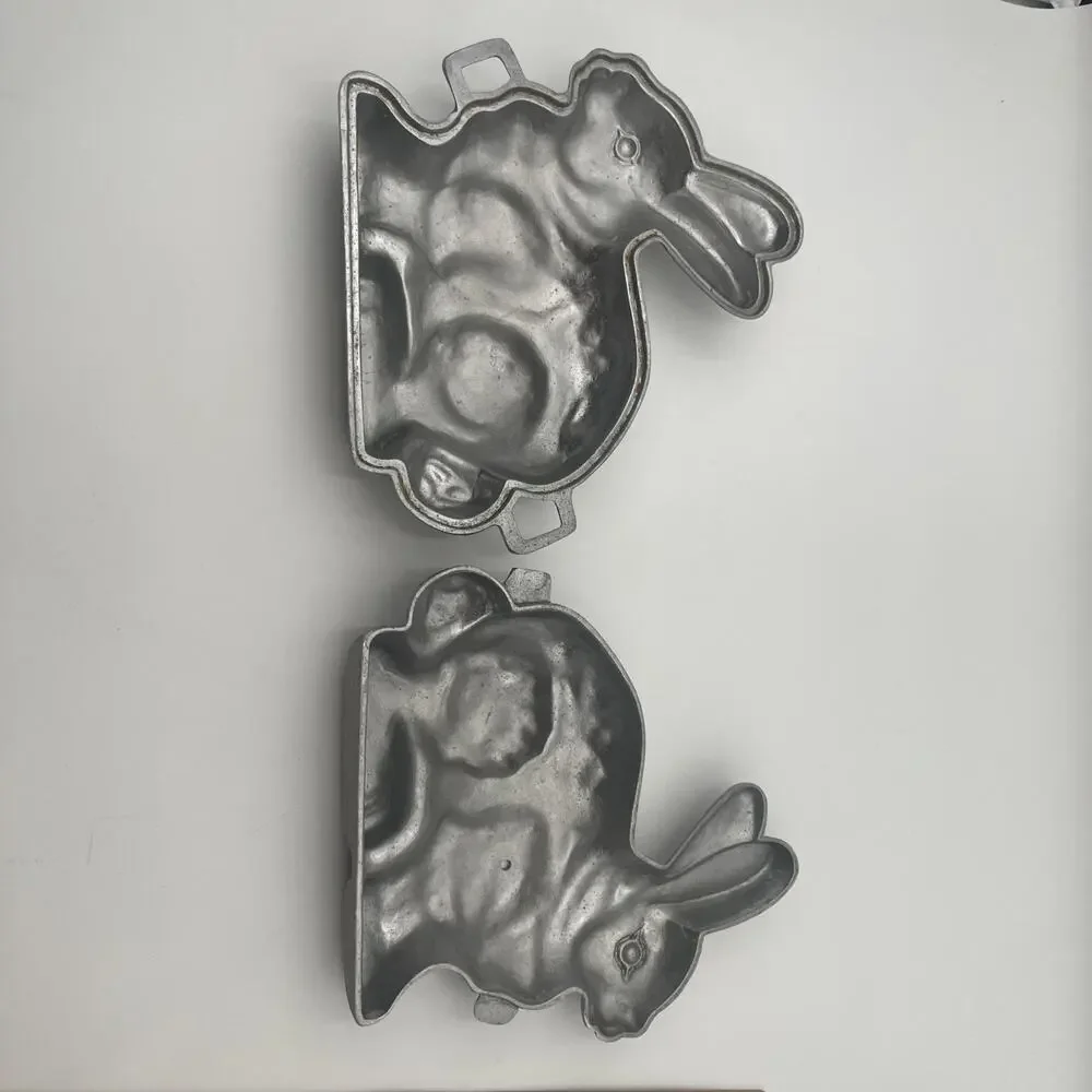 Vintage Heavy Cast Aluminum 2pc 3D Bunny Rabbit Cake Mold Pan 11x10x4 Easter
